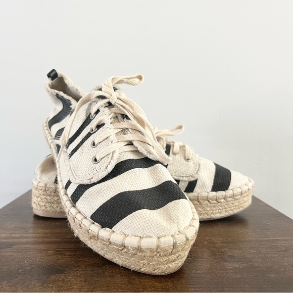 DV Close Toed Black Cream Striped Espadrilles w Platform and Laces Size 8 - Picture 3 of 9